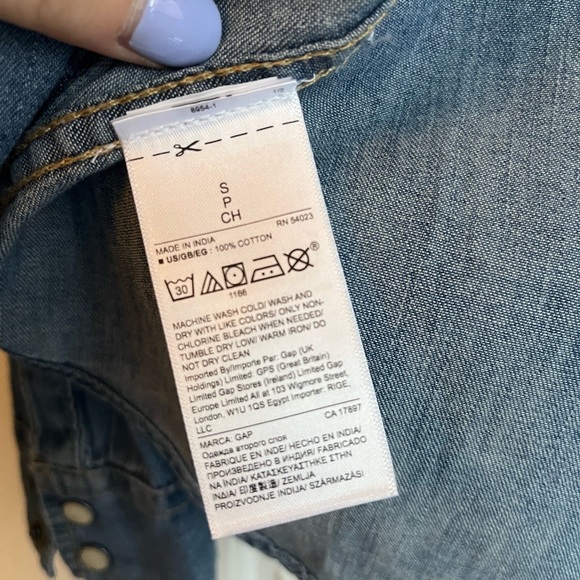 Sz S, Gap denim shirt, NWT - Picture 3 of 3